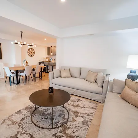 Apartment 5b Townhouse In Puente Hills Marbella