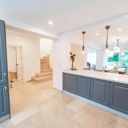5b Townhouse In Puente Hills * Marbella